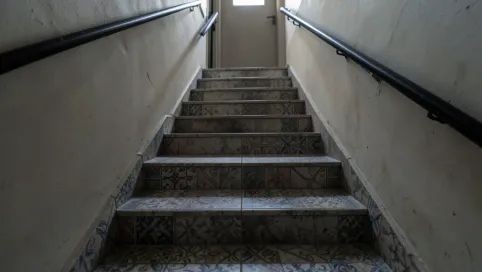 Płytki na klatkę schodową w bloku