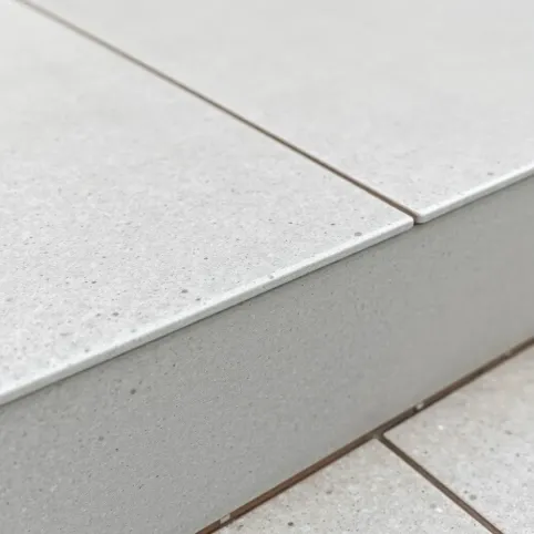 Płytki z kapinosem na schody zewnętrzne