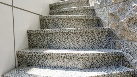 Płyty granitowe na schody zewnętrzne cena