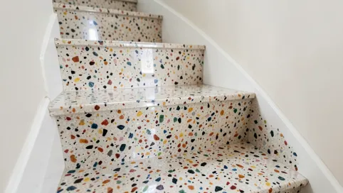 Renowacja lastryko na klatce schodowej