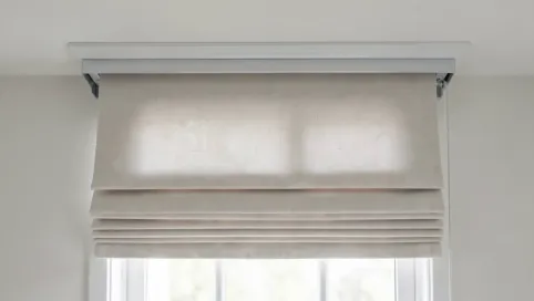 Roleta rzymska montowana do sufitu