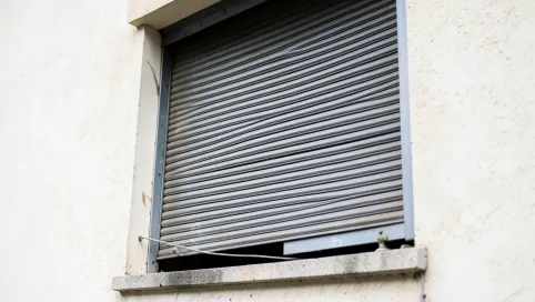 Roleta zewnętrzna nie opuszcza się do końca