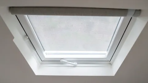 Rolety na okna dachowe bez wiercenia