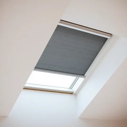 Rolety na okna dachowe zaciemniające