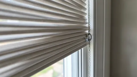 Rolety po której stronie łańcuszek