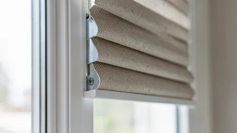 Rolety w kasecie z prowadnicami montaż