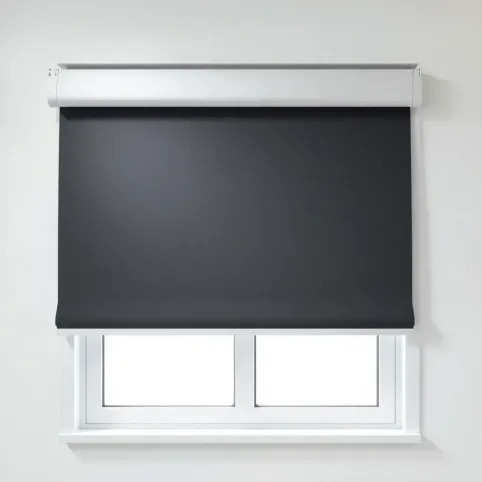 Rolety zaciemniające w kasecie z prowadnicami