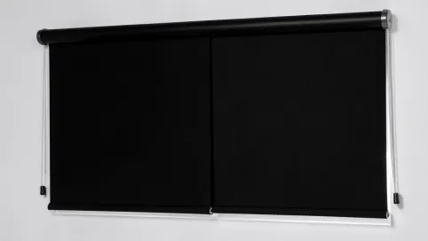 Rolety zaciemniające z prowadnicami