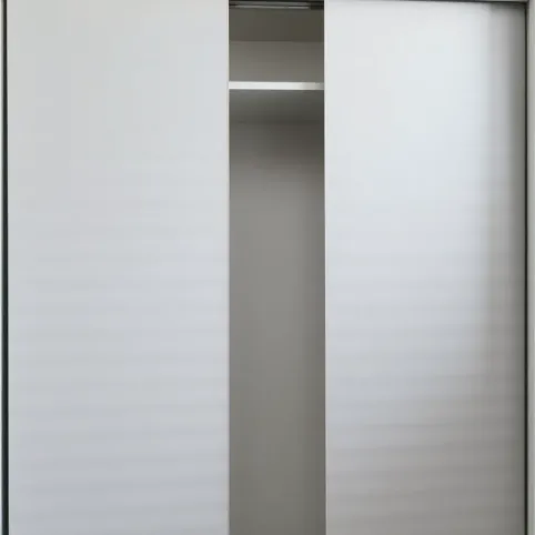 Rolety zamiast drzwi do szafy