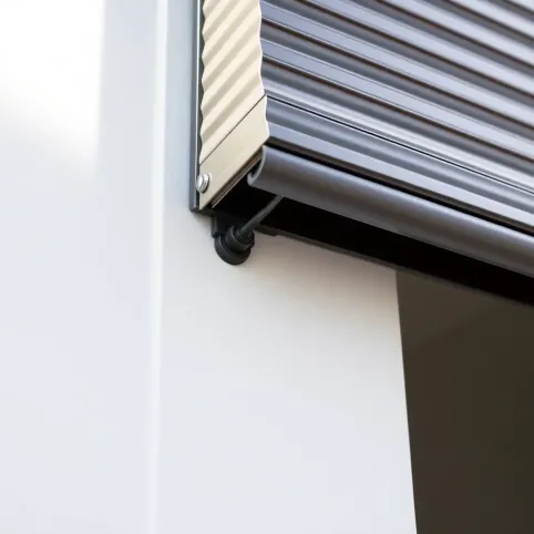 Rolety zewnętrzne z której strony zasilanie