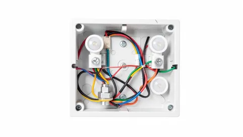 Schemat jak podłączyć oświetlenie schodowe z dwoma czujnikami ruchu