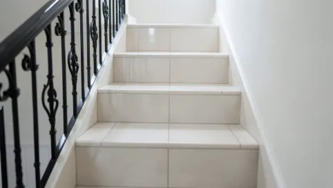 Schody z płytek wewnętrzne