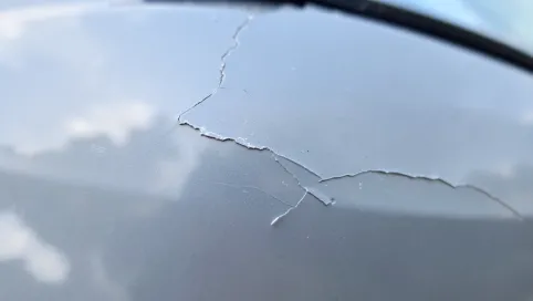 Schodzi lakier bezbarwny jak naprawić