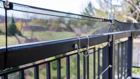 Siatka na balkon dla kota z montażem