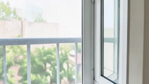 Siatka na drzwi balkonowe