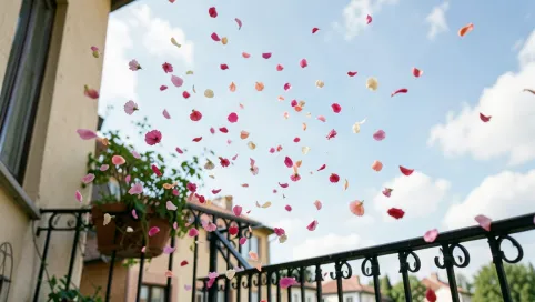 Spadajace Kwiaty Z Balkonu