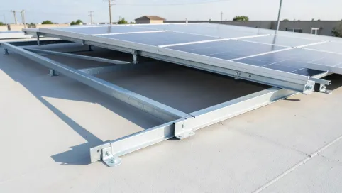 Stelaż do paneli fotowoltaicznych na dachu płaskim
