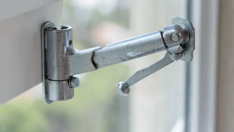 Uchwyt do skrzynki balkonowej regulowany