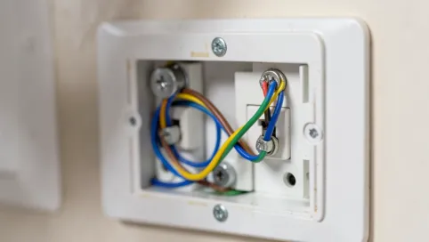 Wyłącznik schodowy  jak podłączyć