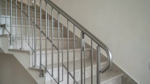 Wysokość balustrady na klatce schodowej