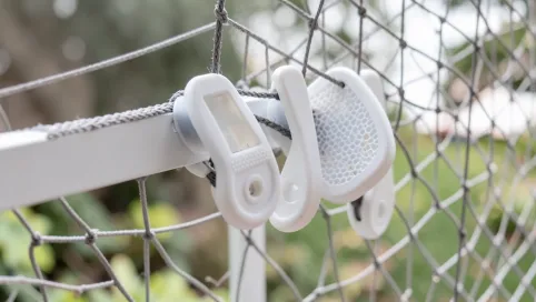 Zaczepy do siatki na balkon z klejem