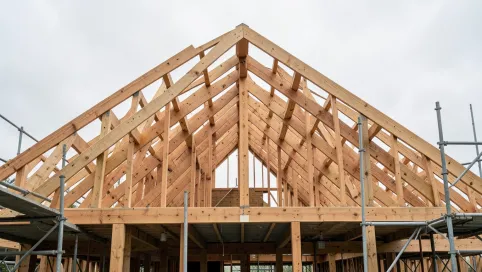 Zmiana konstrukcji dachu w trakcie budowy