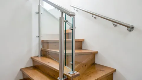Balustrady na schody wewnętrzne do samodzielnego montażu