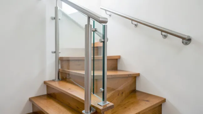 Balustrady na schody wewnętrzne do samodzielnego montażu