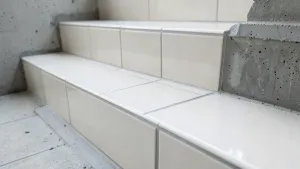 cennik układania płytek na schodach