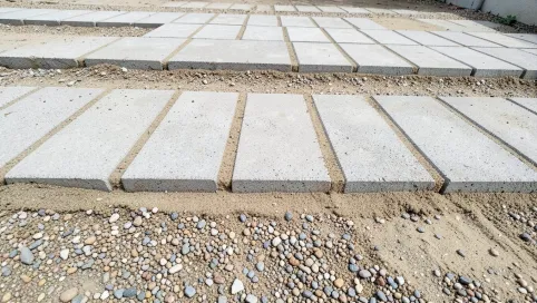 Jak układać płyty tarasowe na sucho