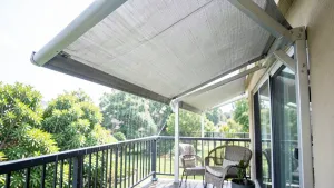 Osłona przed deszczem na balkon